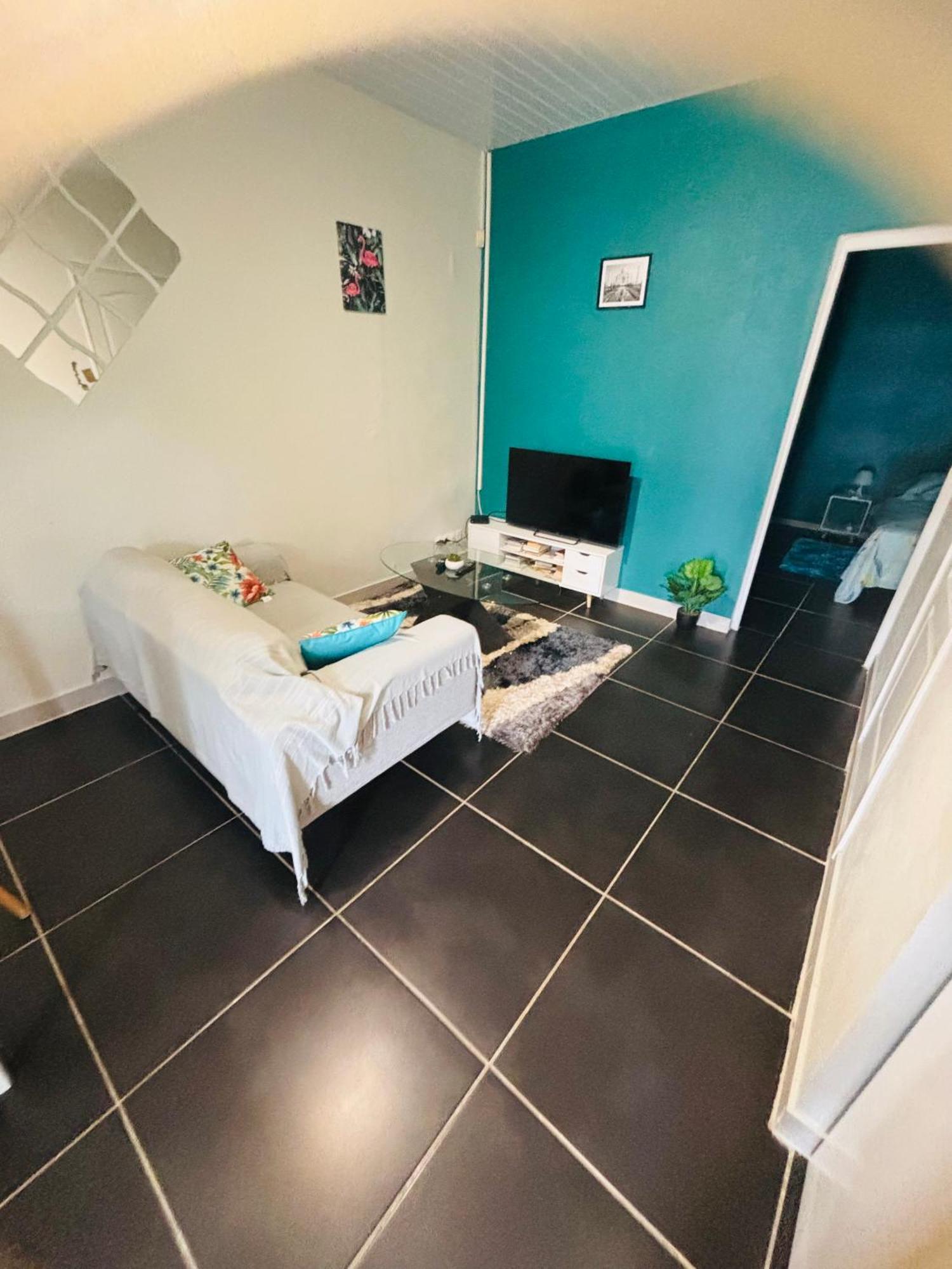 Sermie T2 Climatise Avec Piscine Kourou Exterior photo